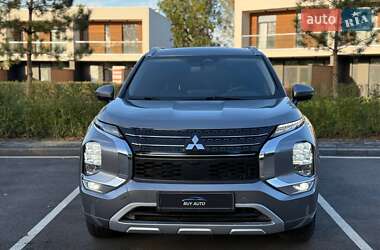 Внедорожник / Кроссовер Mitsubishi Outlander 2022 в 