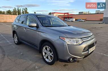 Внедорожник / Кроссовер Mitsubishi Outlander 2013 в 