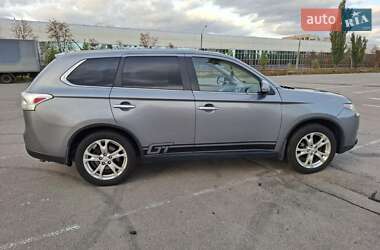 Внедорожник / Кроссовер Mitsubishi Outlander 2013 в 