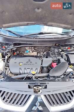 Внедорожник / Кроссовер Mitsubishi Outlander 2007 в 