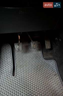Внедорожник / Кроссовер Mitsubishi Outlander 2012 в 