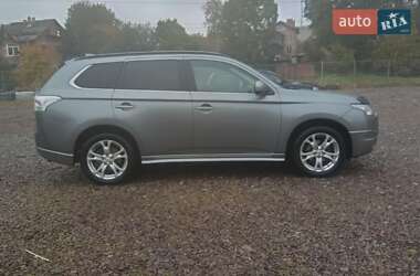 Внедорожник / Кроссовер Mitsubishi Outlander 2012 в 
