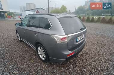 Внедорожник / Кроссовер Mitsubishi Outlander 2012 в 