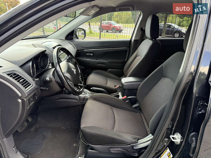 Внедорожник / Кроссовер Mitsubishi Outlander 2016 в Киеве