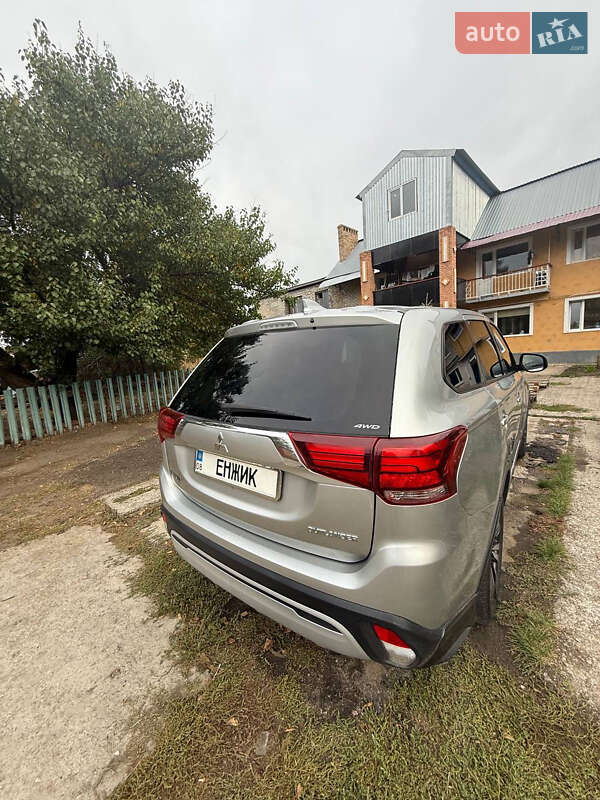 Позашляховик / Кросовер Mitsubishi Outlander 2018 в Запоріжжі