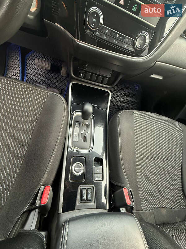 Позашляховик / Кросовер Mitsubishi Outlander 2018 в Запоріжжі