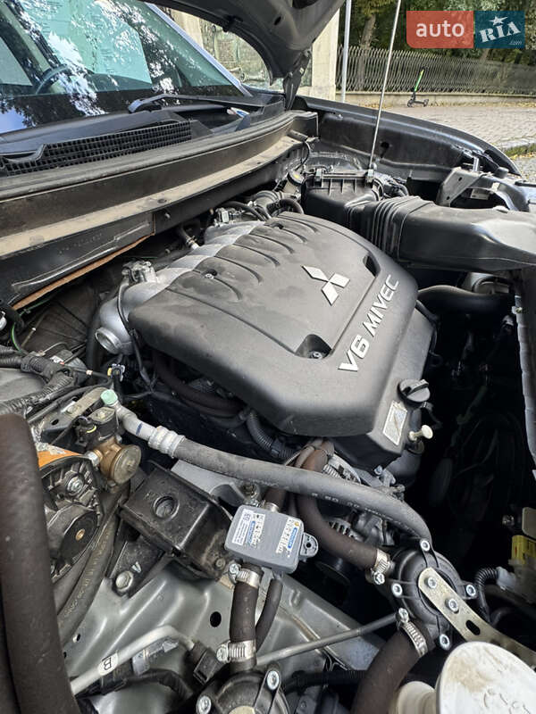 Внедорожник / Кроссовер Mitsubishi Outlander 2017 в Львове фото 23 Внедорожник / Кроссовер Mitsubishi Outlander 2017 в Львове