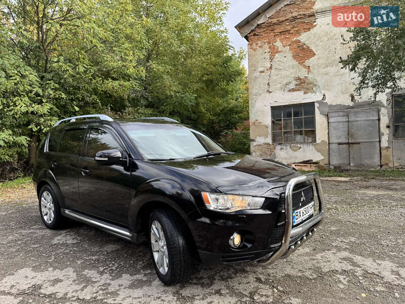 Внедорожник / Кроссовер Mitsubishi Outlander 2010 в Борщеве