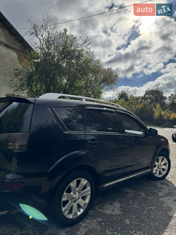 Внедорожник / Кроссовер Mitsubishi Outlander 2010 в Борщеве