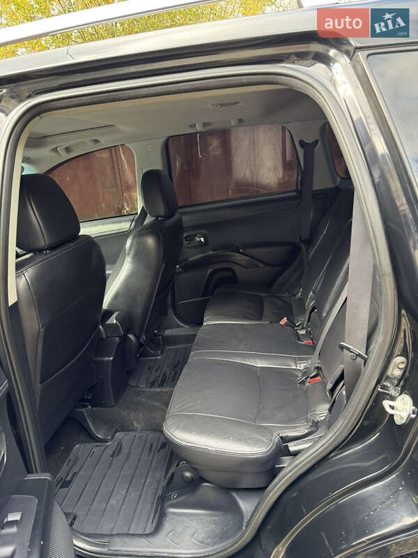 Внедорожник / Кроссовер Mitsubishi Outlander 2010 в Борщеве
