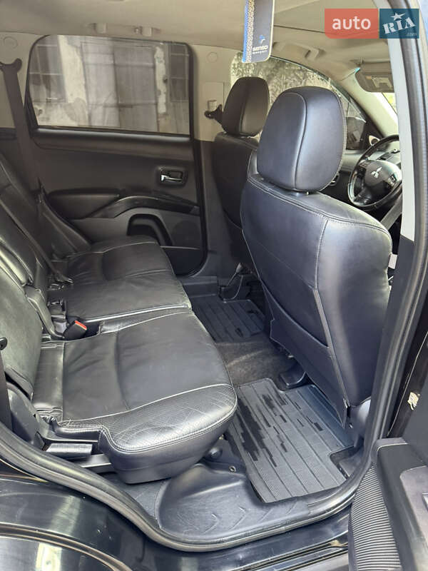 Внедорожник / Кроссовер Mitsubishi Outlander 2010 в Борщеве