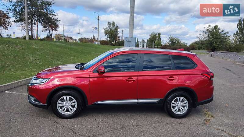 Позашляховик / Кросовер Mitsubishi Outlander 2018 в Києві