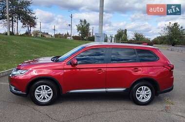 Внедорожник / Кроссовер Mitsubishi Outlander 2018 в 