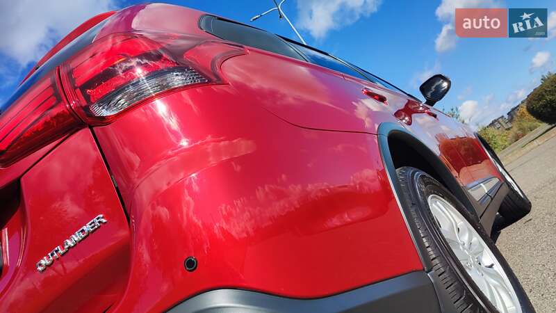 Позашляховик / Кросовер Mitsubishi Outlander 2018 в Києві