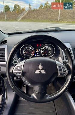 Внедорожник / Кроссовер Mitsubishi Outlander 2012 в 