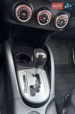 Внедорожник / Кроссовер Mitsubishi Outlander 2012 в 