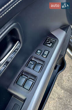 Внедорожник / Кроссовер Mitsubishi Outlander 2012 в 