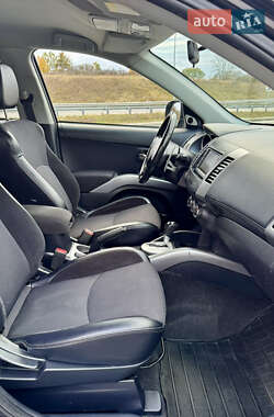 Внедорожник / Кроссовер Mitsubishi Outlander 2012 в 
