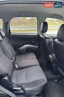 Внедорожник / Кроссовер Mitsubishi Outlander 2012 в 