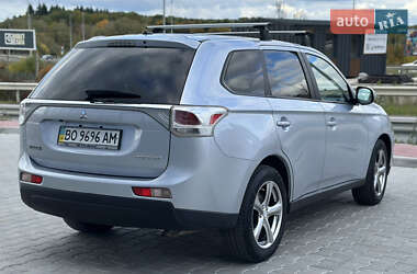 Внедорожник / Кроссовер Mitsubishi Outlander 2013 в 