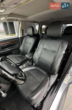 Внедорожник / Кроссовер Mitsubishi Outlander 2013 в 