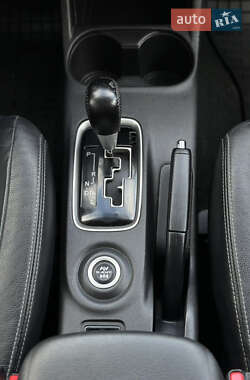 Внедорожник / Кроссовер Mitsubishi Outlander 2013 в 