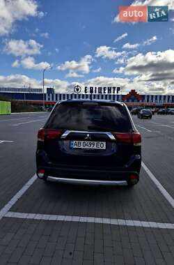 Внедорожник / Кроссовер Mitsubishi Outlander 2016 в 