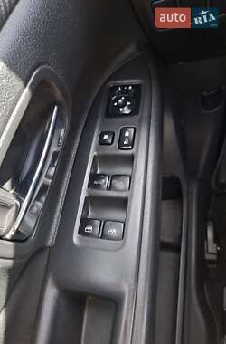 Внедорожник / Кроссовер Mitsubishi Outlander 2016 в 