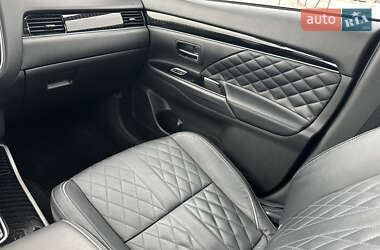 Внедорожник / Кроссовер Mitsubishi Outlander 2020 в 