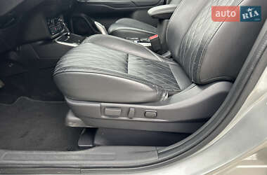 Внедорожник / Кроссовер Mitsubishi Outlander 2020 в 