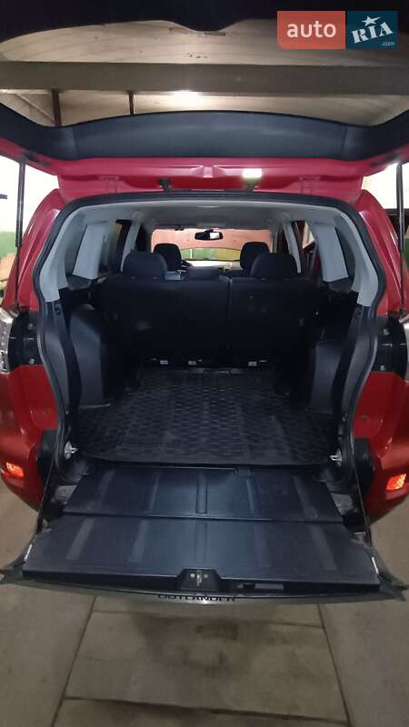 Внедорожник / Кроссовер Mitsubishi Outlander 2010 в Кривом Роге