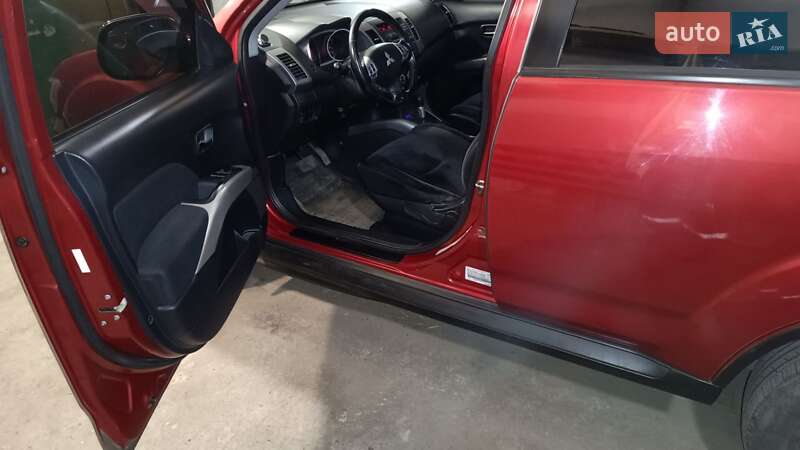 Внедорожник / Кроссовер Mitsubishi Outlander 2010 в Кривом Роге