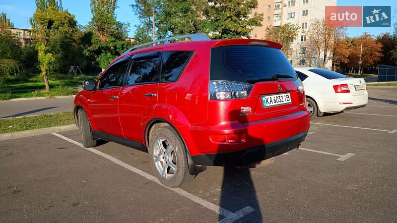 Внедорожник / Кроссовер Mitsubishi Outlander 2010 в Кривом Роге