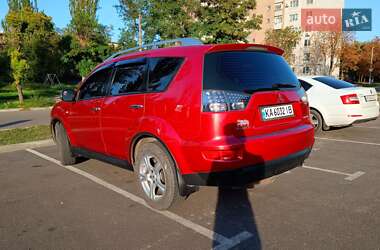 Внедорожник / Кроссовер Mitsubishi Outlander 2010 в 