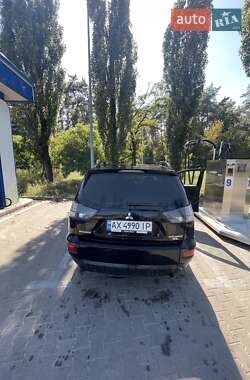 Внедорожник / Кроссовер Mitsubishi Outlander 2011 в 