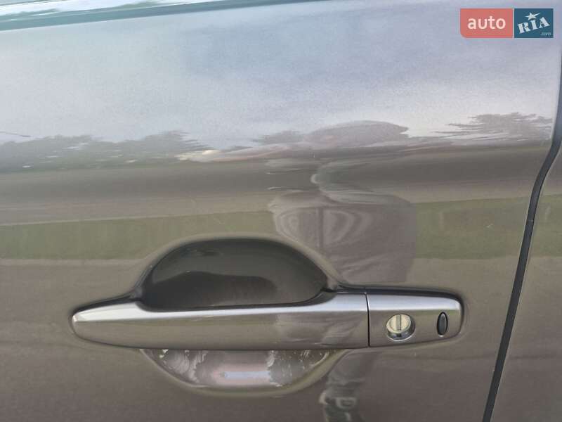 Позашляховик / Кросовер Mitsubishi Outlander 2017 в Тернополі