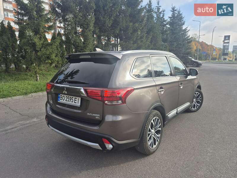 Позашляховик / Кросовер Mitsubishi Outlander 2017 в Тернополі