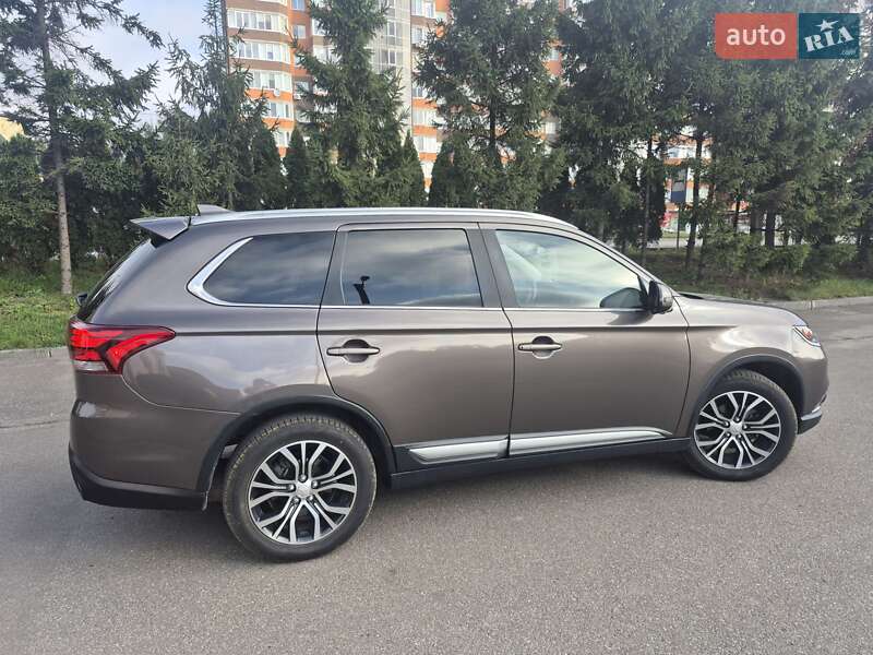 Позашляховик / Кросовер Mitsubishi Outlander 2017 в Тернополі