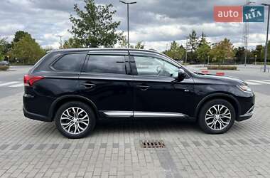 Внедорожник / Кроссовер Mitsubishi Outlander 2016 в 