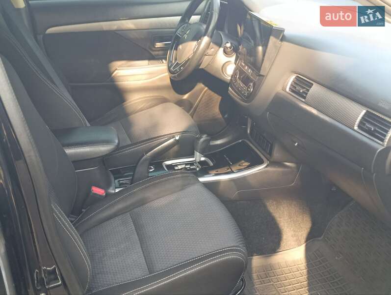 Внедорожник / Кроссовер Mitsubishi Outlander 2017 в Кривом Роге