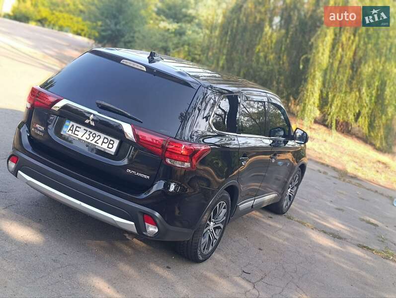 Внедорожник / Кроссовер Mitsubishi Outlander 2017 в Кривом Роге