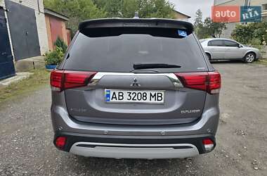 Внедорожник / Кроссовер Mitsubishi Outlander 2018 в 