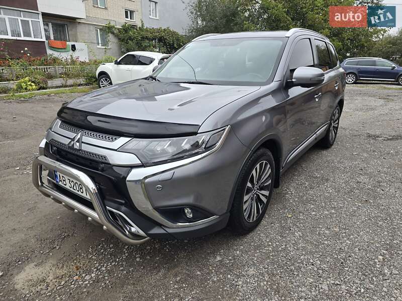 Внедорожник / Кроссовер Mitsubishi Outlander 2018 в 