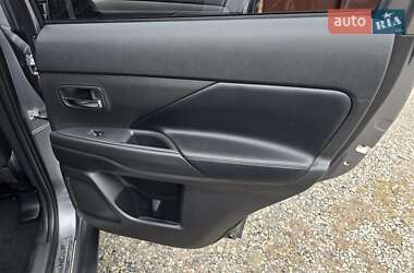 Внедорожник / Кроссовер Mitsubishi Outlander 2018 в 