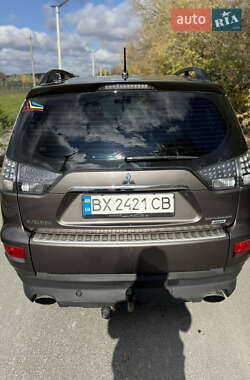 Позашляховик / Кросовер Mitsubishi Outlander 2012 в  фото 14 Позашляховик / Кросовер Mitsubishi Outlander 2012 в