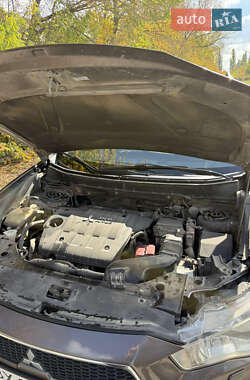 Позашляховик / Кросовер Mitsubishi Outlander 2012 в  фото 40 Позашляховик / Кросовер Mitsubishi Outlander 2012 в