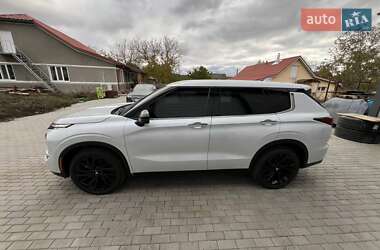 Внедорожник / Кроссовер Mitsubishi Outlander 2023 в 