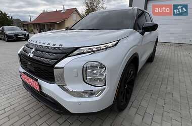 Внедорожник / Кроссовер Mitsubishi Outlander 2023 в 