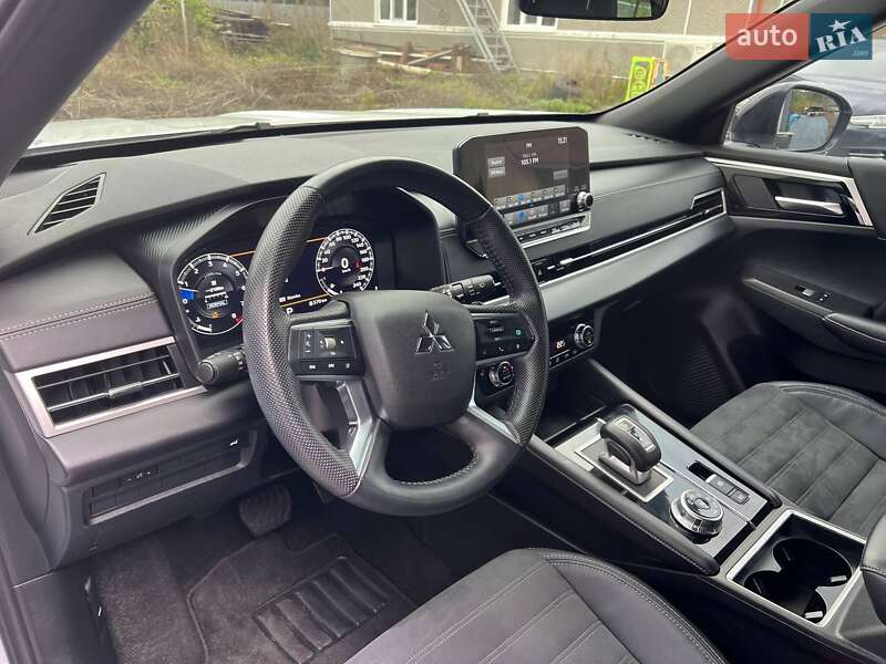 Внедорожник / Кроссовер Mitsubishi Outlander 2023 в Киеве