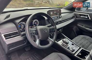 Внедорожник / Кроссовер Mitsubishi Outlander 2023 в 